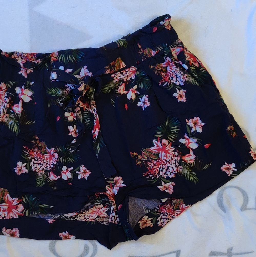 Forever21 Navy linen floral print shorts LARGE